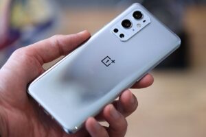 OnePlus-9-Pro-in-hand-5705f35